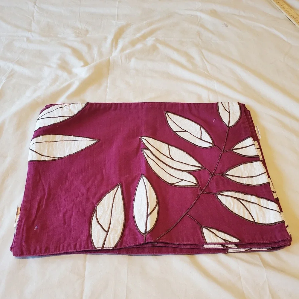 Crate & Barrel Fuchsia Leaves Placemats Set of 4 Magenta White Cotton 14x19
